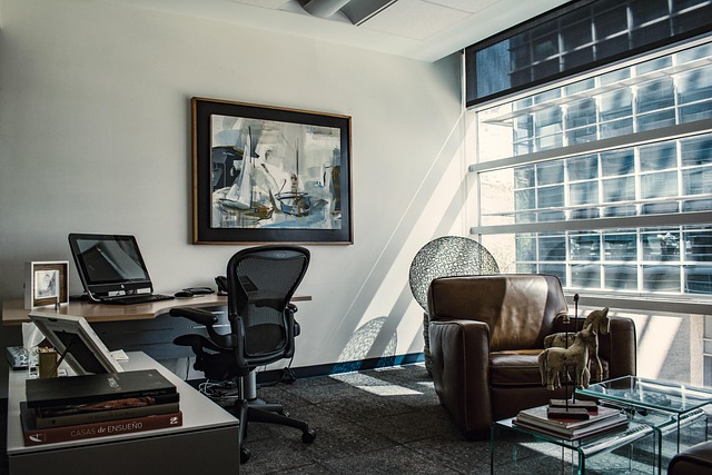 imagen de prácticas responsables en educación digital con iconos de transparencia y privacidad